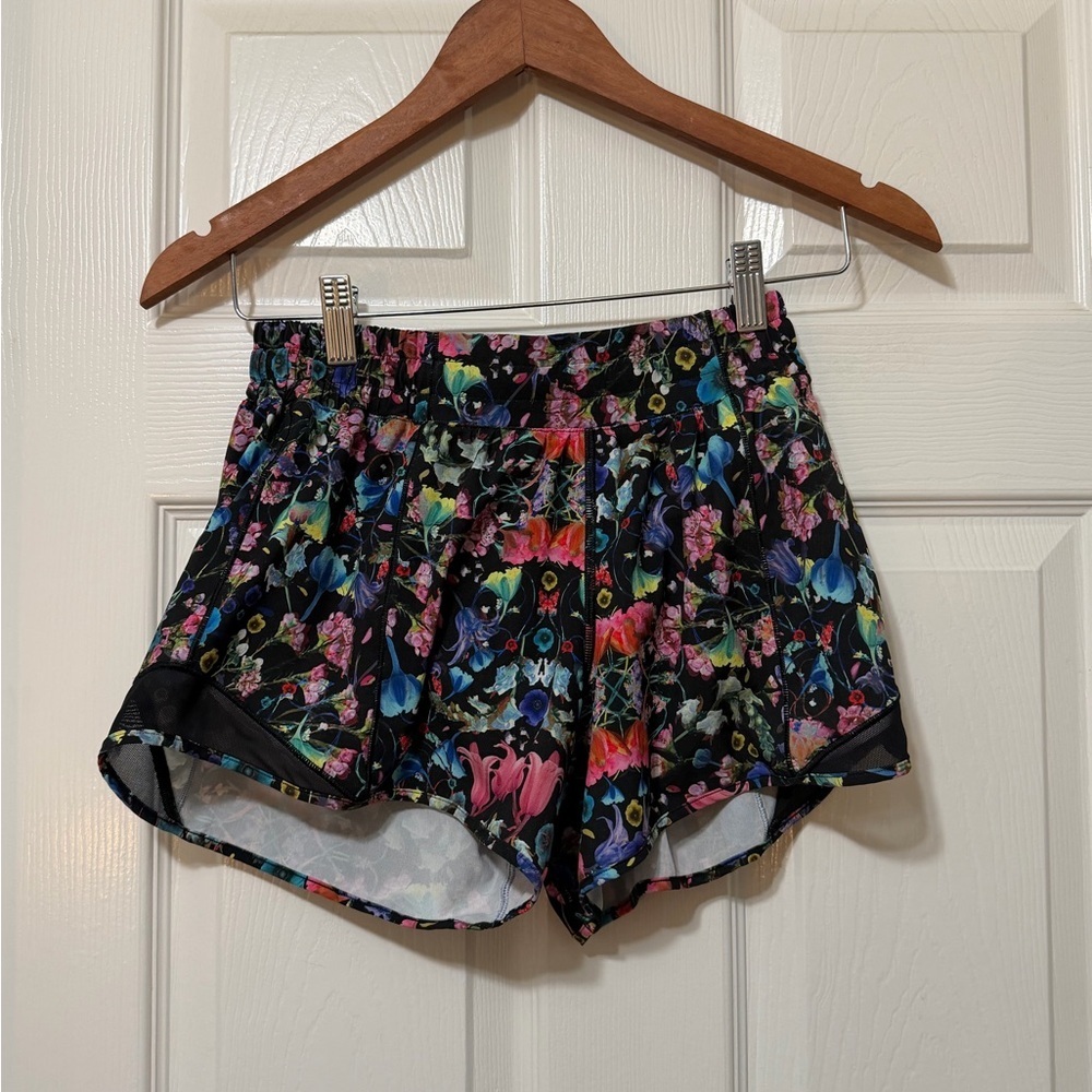 Lululemon hotty hot short low rise size 6 euc